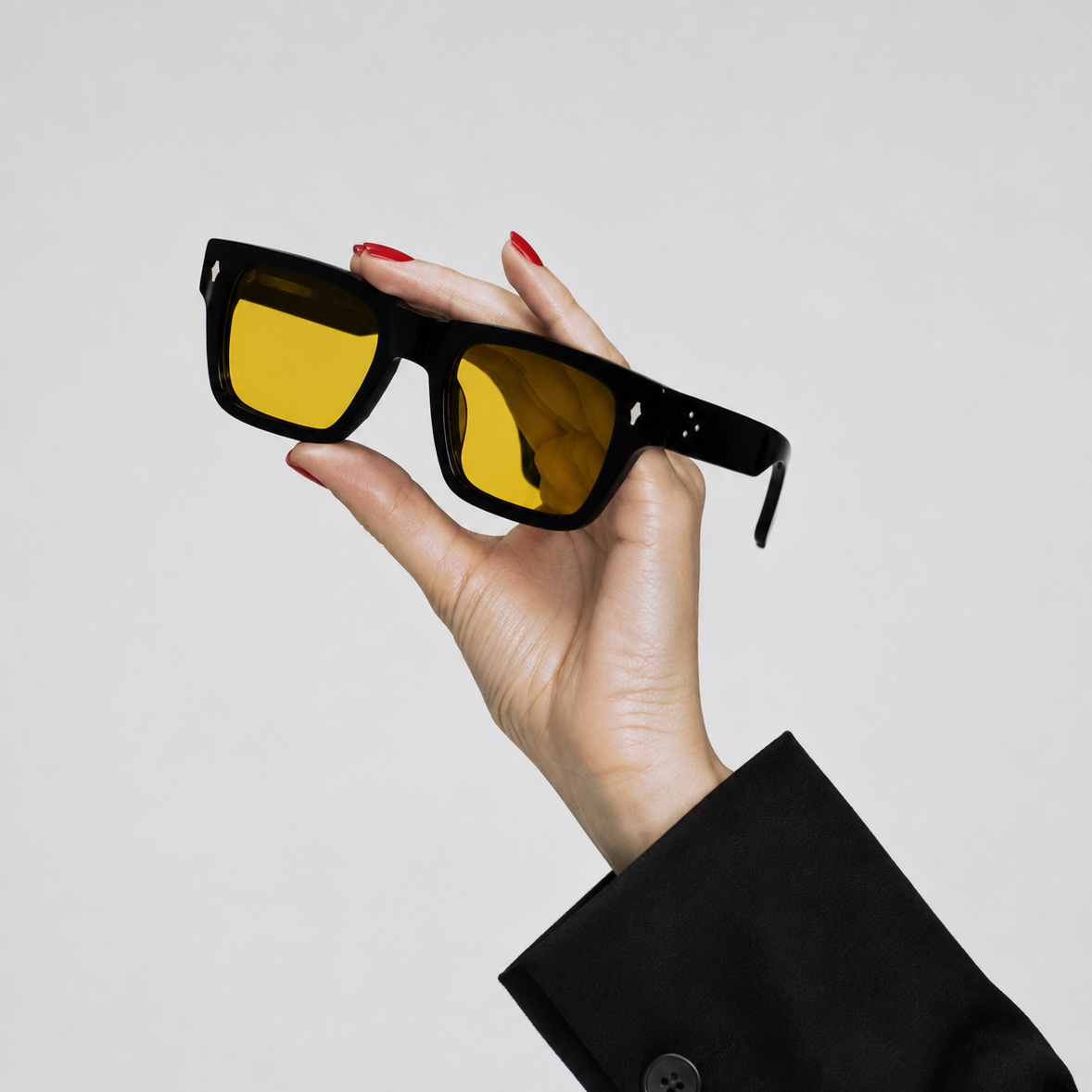 Publicación de Instagram VIZOOR: lentes amarillos en mano