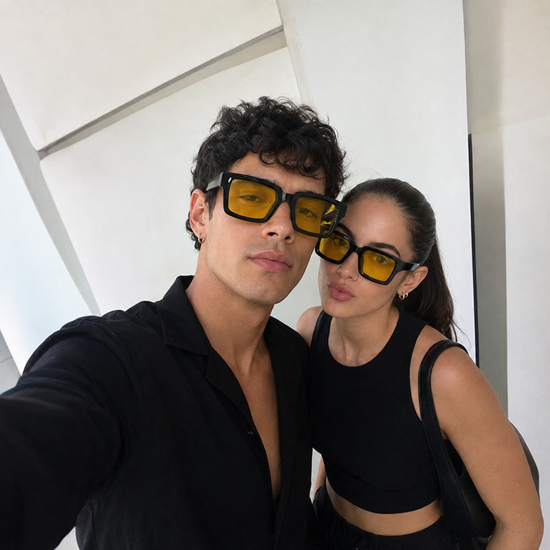 Publicación de Instagram VIZOOR: pareja con lentes amarillos